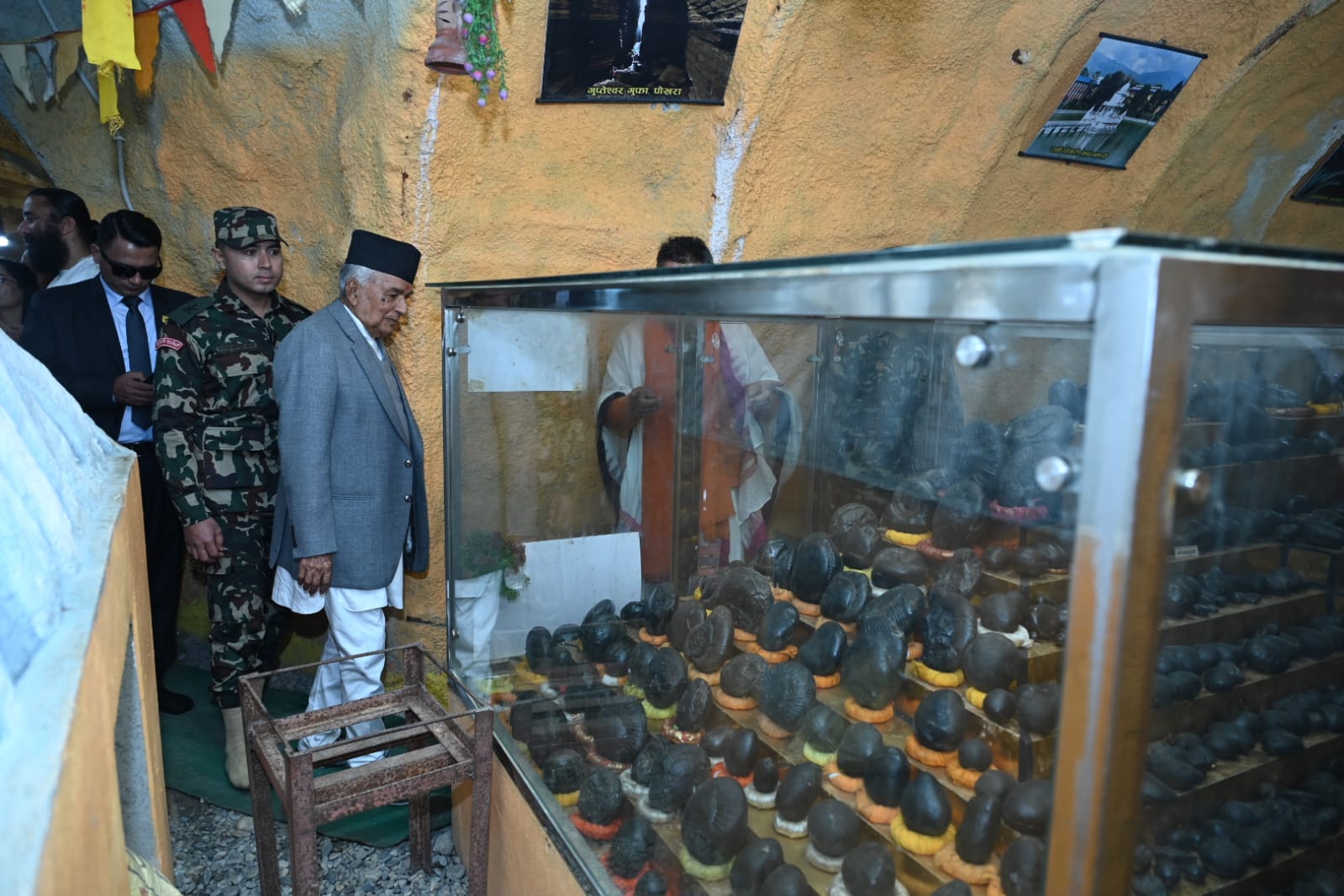 राष्ट्रपतिद्वारा कालिका भगवतीकाे दर्शन र शालिग्राम सङ्ग्रहालय अवलोकन