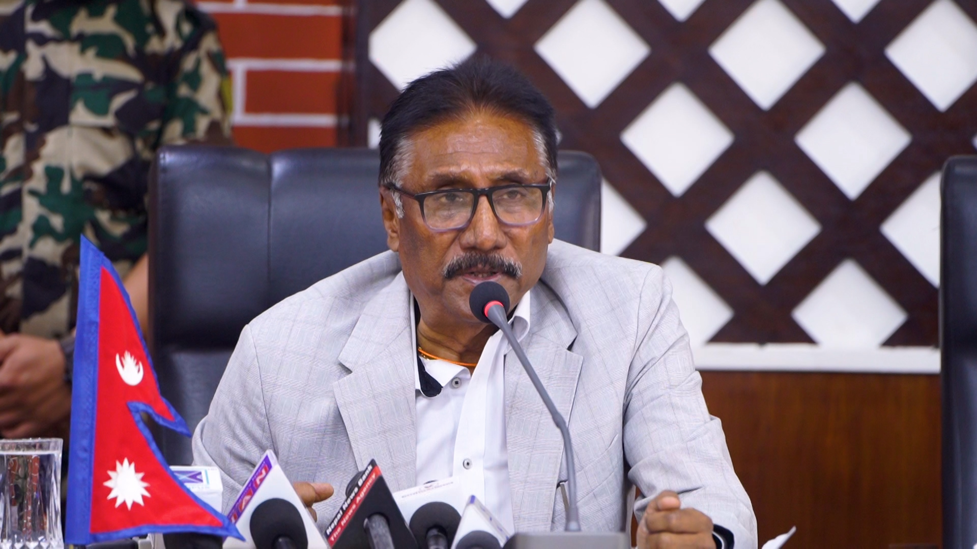 मन्त्रालयका सेवाहरु एकद्वार प्रणाली र प्रविधिमैत्री बनाउने अभियानमा छौं : मन्त्री भण्डारी