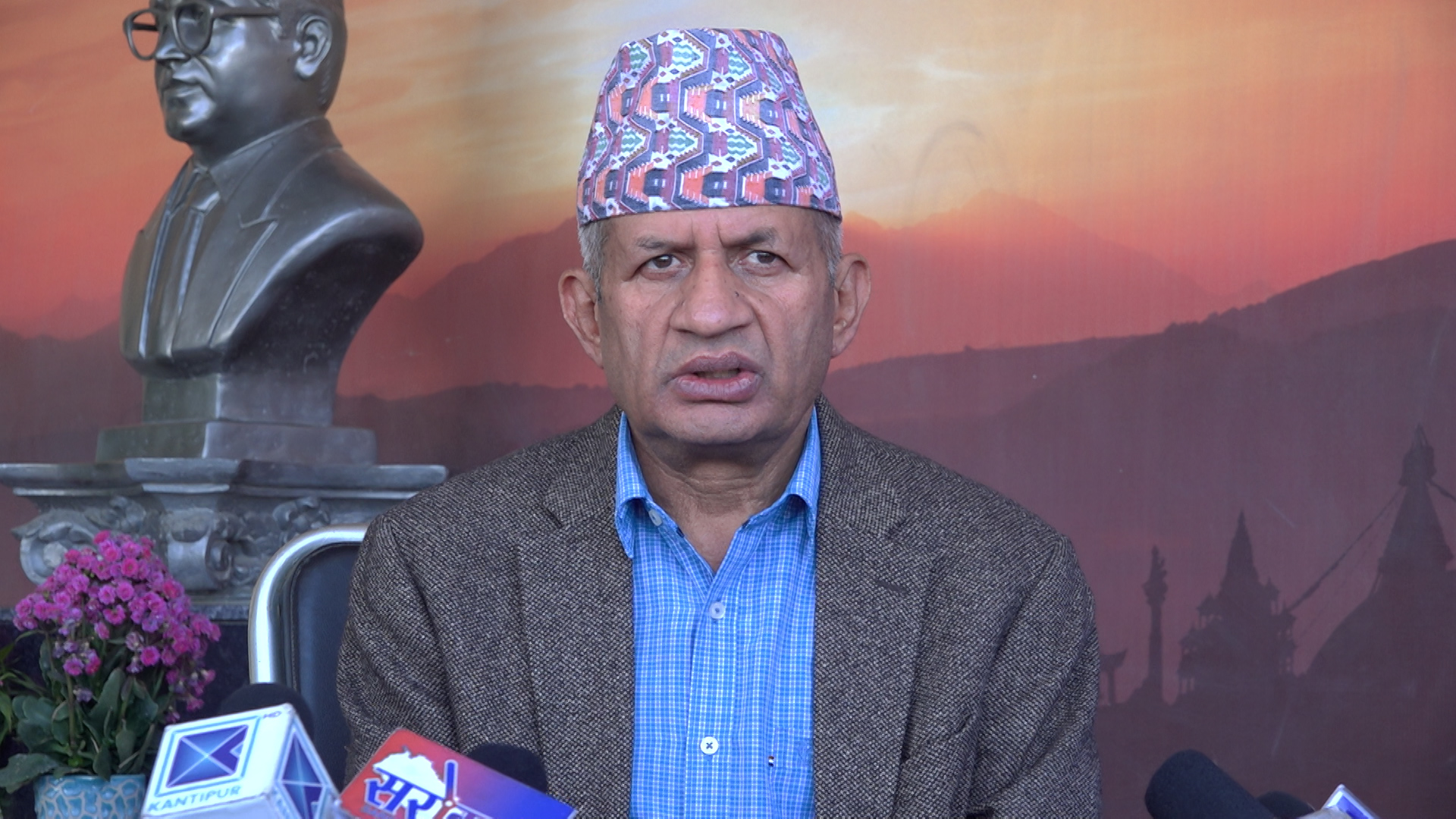 एमालेले भन्यो– २१औं शताब्दीमा वंशगत शासनको बहस गर्नु हानिकारक