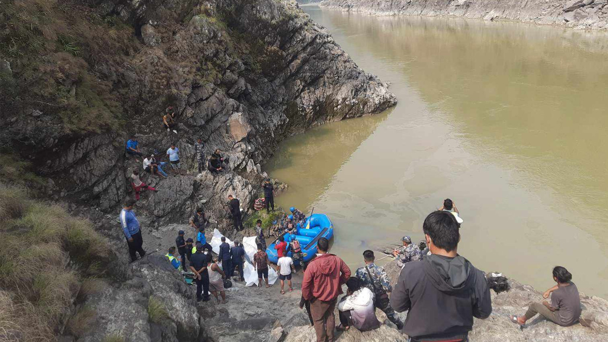 त्रिशूलीमा ट्याक्सी दुर्घटना : मृतक ५ जनाको सनाखत, एक जना अझै वेपत्ता