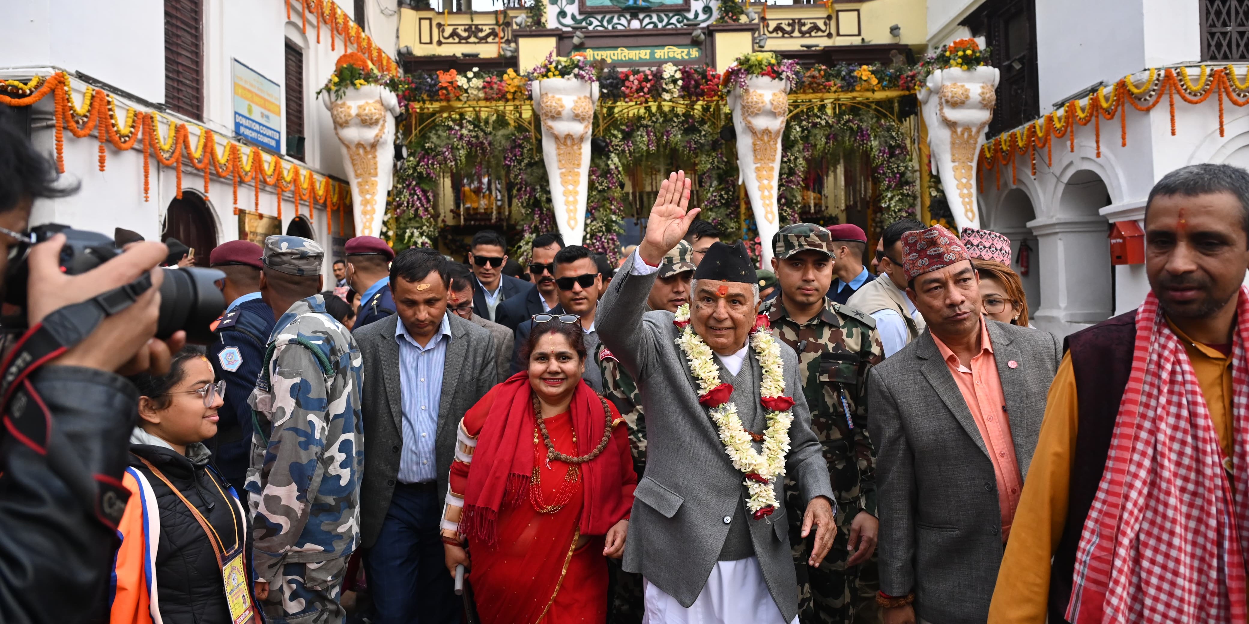 महाशिवरात्रिमा राष्ट्रपति पौडेलले गरे पशुपतिनाथको दर्शन