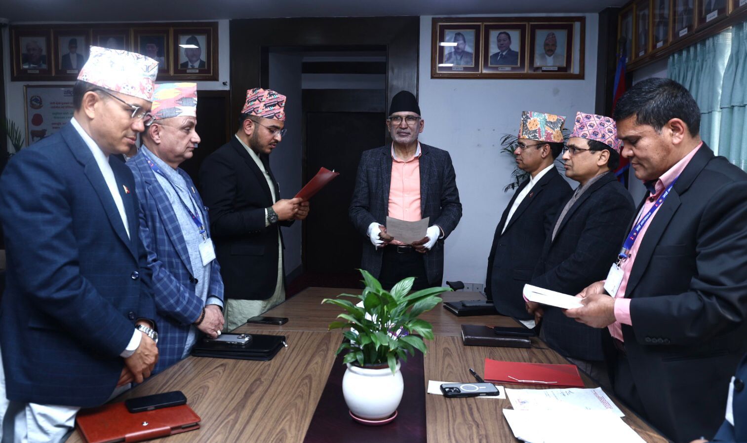 बीमा प्राधिकरणका अध्यक्ष ओझाद्वारा सपथ ग्रहण