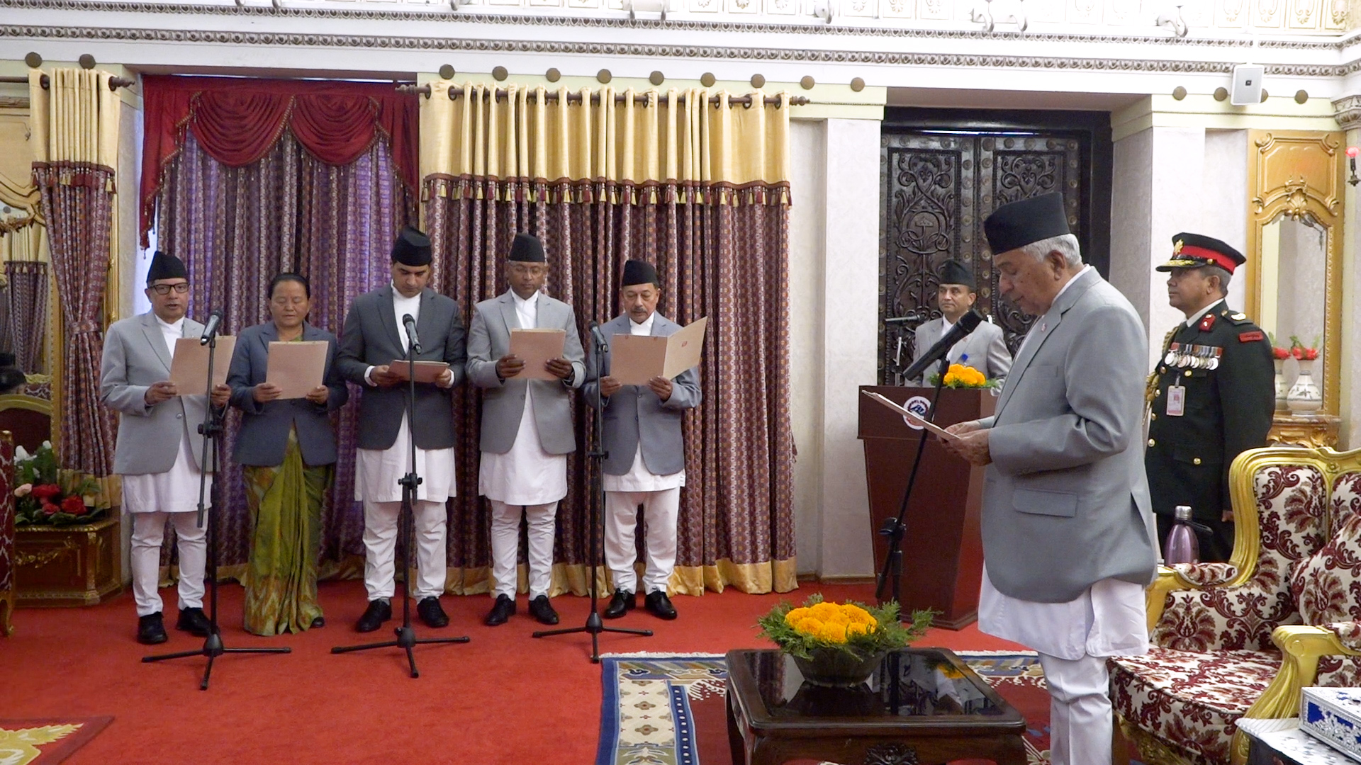 नवनियुक्त राजदूतहरूले राष्ट्रपतिबाट लिए सपथ 