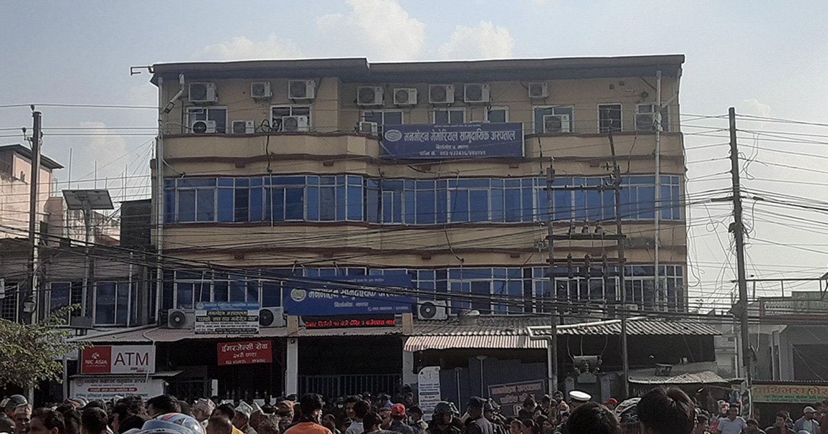 बिरामीको मृत्युपछि बिर्तामोडस्थित मनमोहन अस्पताल तोडफोड