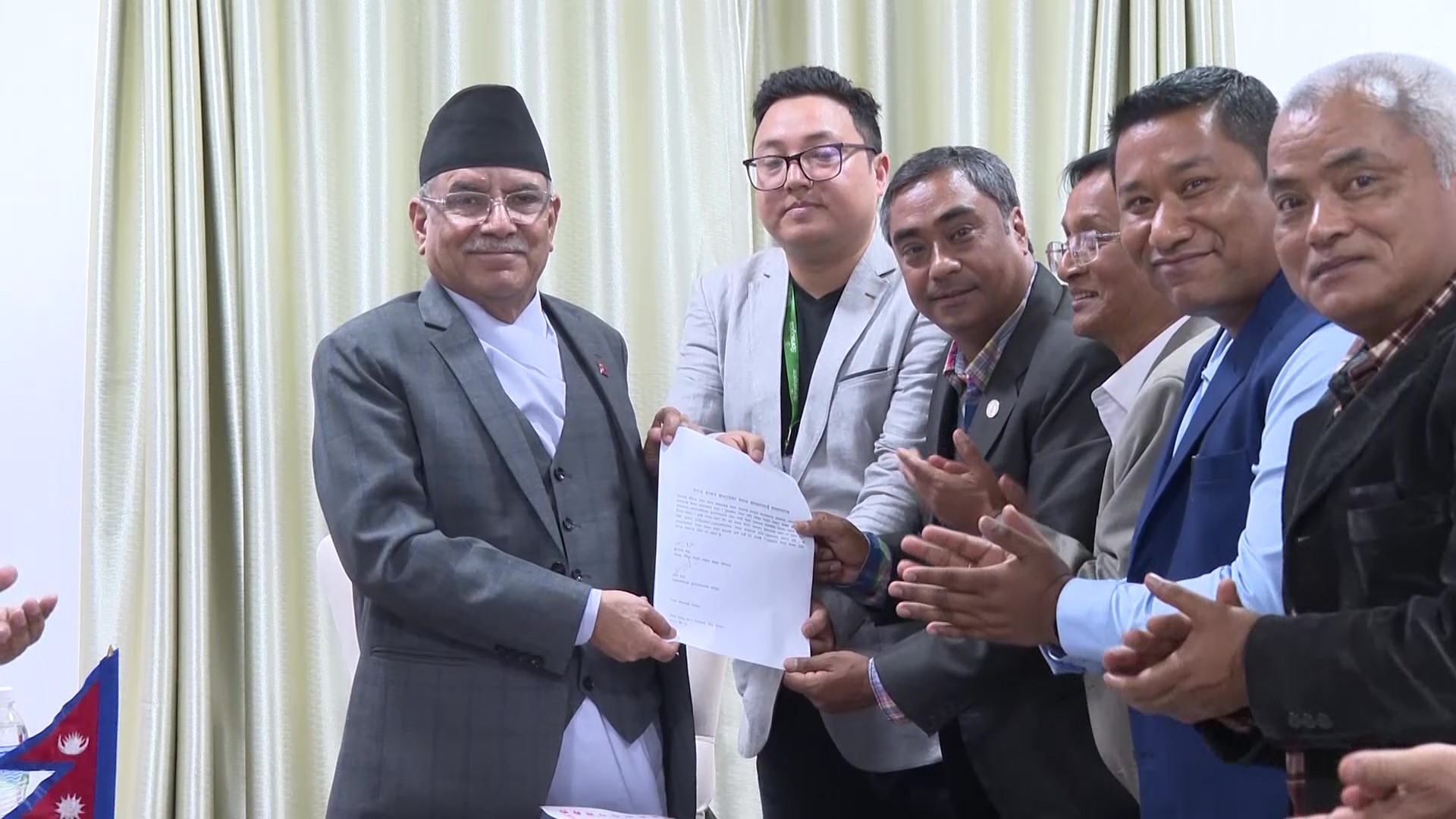नेपाल संवतको ‘तिथिमिति डट कम’ सफ्टवयर र ‘नेपाल संवत् मोबाइल एप’ सरकारलाई हस्तान्तरण