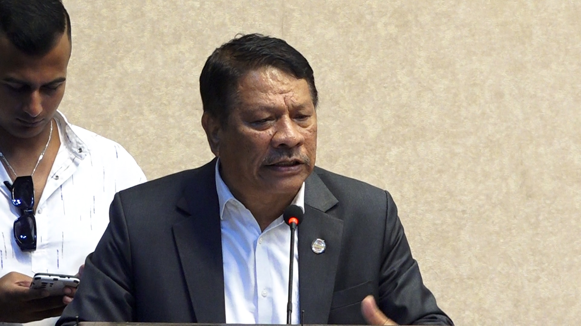 कार्यवाहक प्रधानमन्त्रीको जिम्मेवारी प्रकाशमान सिंहलाई