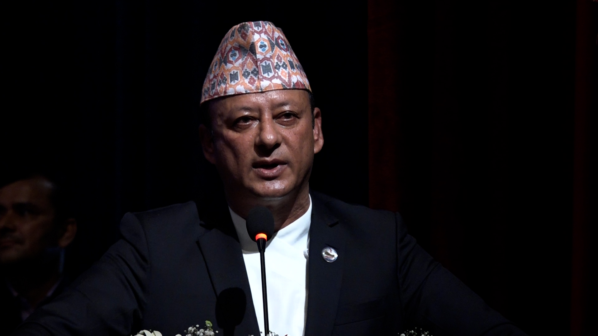 विद्युत उपयोगमा कुनै कसर बाँकी राख्नु हुँदैन : मन्त्री खड्का