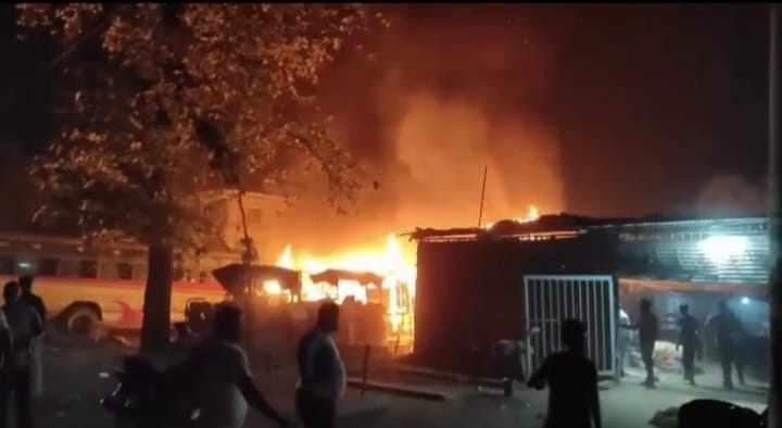 रौतहटको दुई छुट्टाछुटै स्थानमा आगलागी, १० लाख बराबरको क्षति