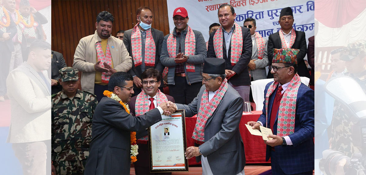 जगत नेपाल सहित ७ पत्रकार इन्जाबाट सम्मानित 
