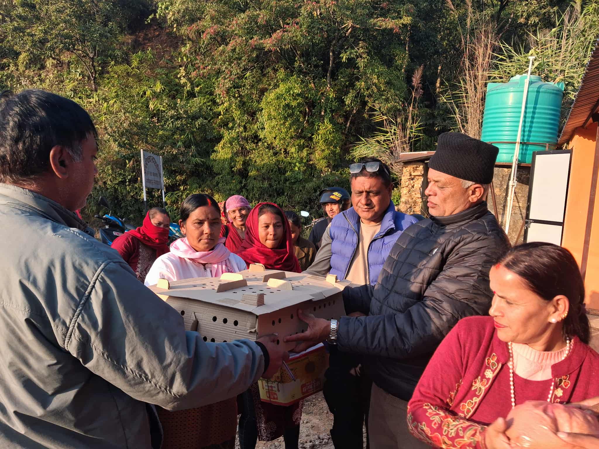 पुतलीबजार नगरपालिकाद्वारा निशुल्क कुखुराका चल्ला वितरण