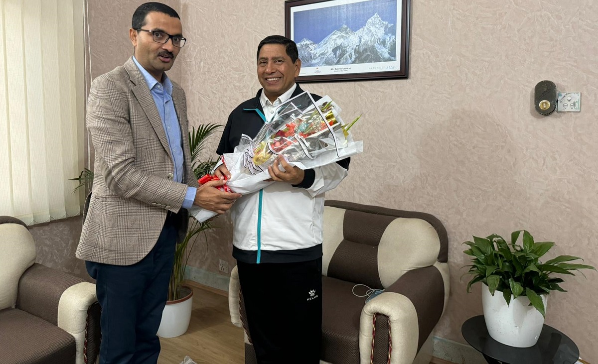 विभाजित एनआरएनएलाई मिलाउन पहल गर्छु : परराष्ट्रमन्त्री श्रेष्ठ