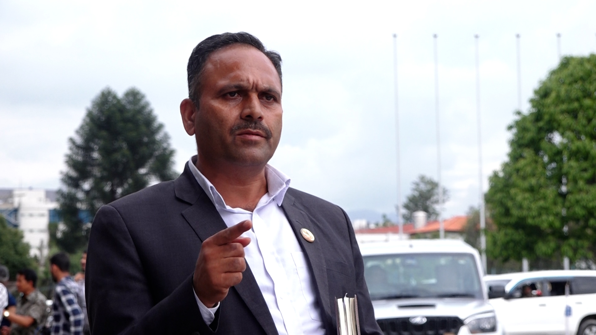 ‘ओलीले विचौलिया र कमिसनको प्रभावमा परेर लाइन जोड्न आदेश दिए’