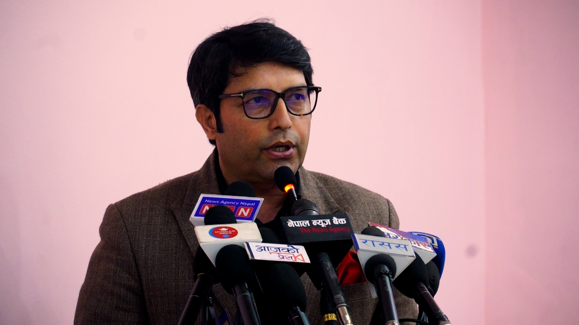 सरकारले ल्याएको सामाजिक सञ्जाल विधेयक पारित हुन दिन्नँ : सांसद बजगाईं 