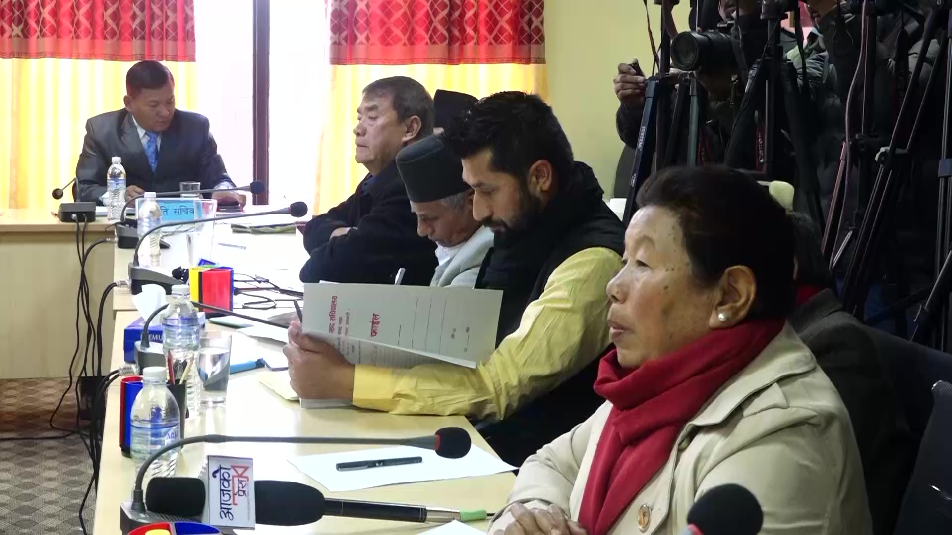 एक वर्षमा ७० हजार नेपाली स्थायी बसोबासका लागि विदेश पलायन