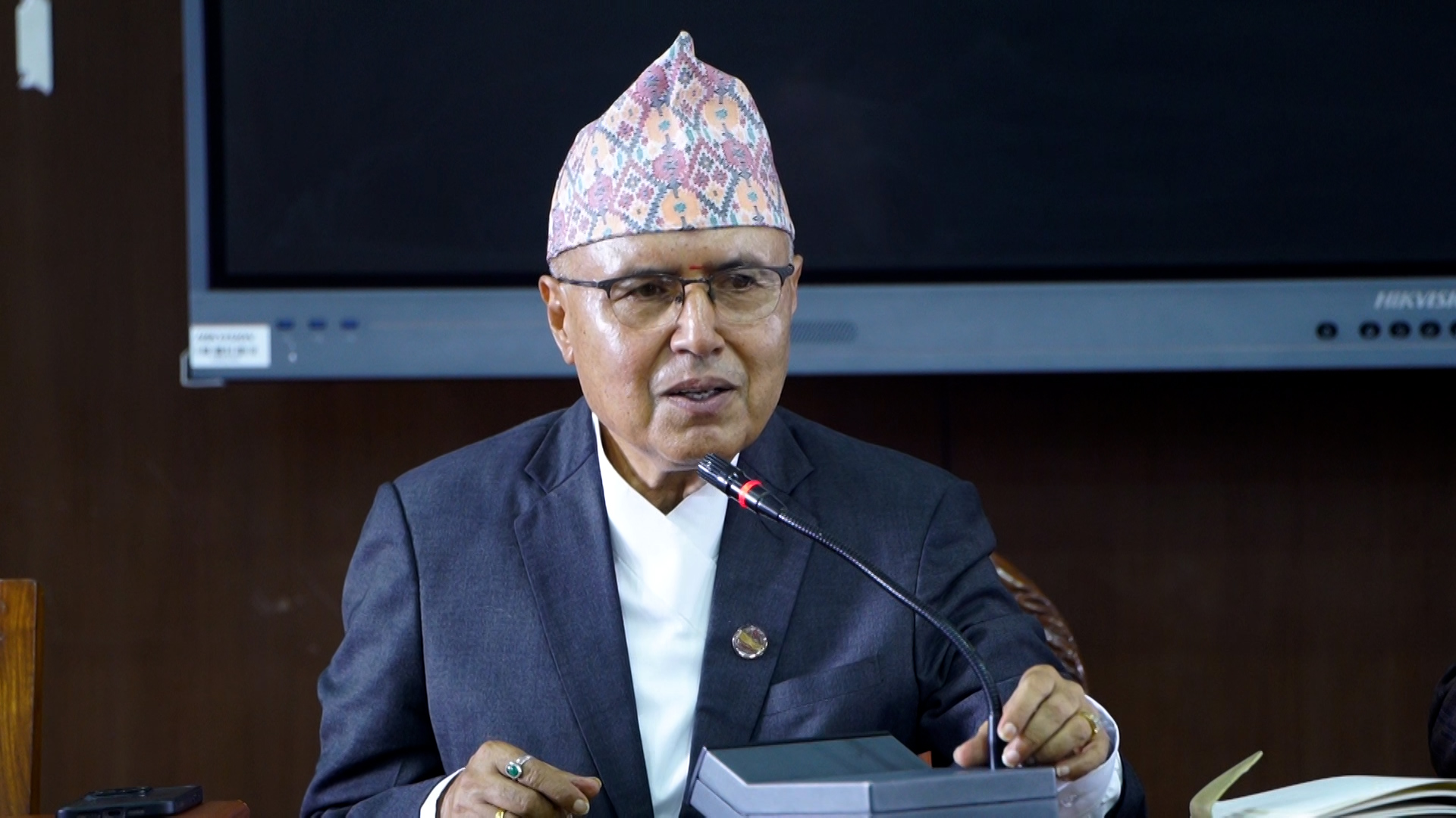 रामेश्वर खनालले सम्हाले सामान्य प्रशासन मन्त्रालयको जिम्मेवारी