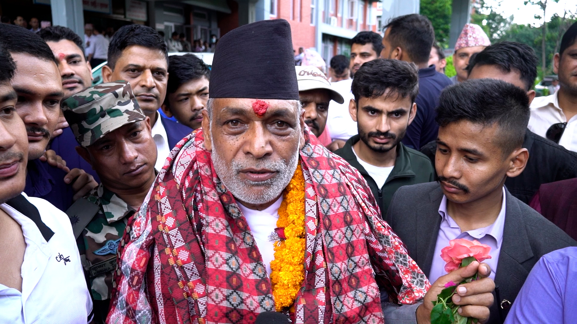 कर्मचारीको आन्दोलनका कारण कृषिमन्त्री अधिकारीले पदभार ग्रहण पाएनन्