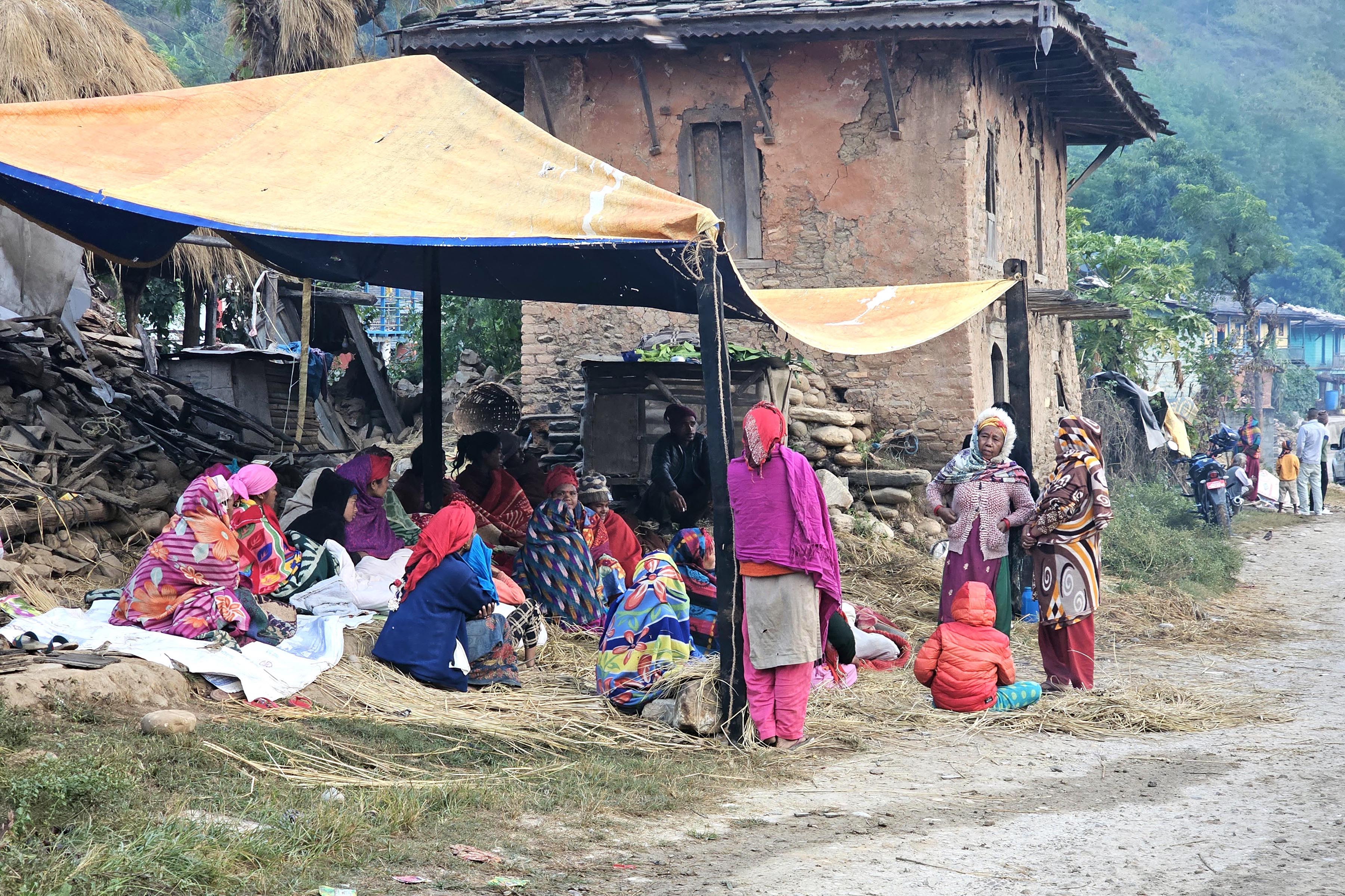 राहत कुर्दै भूकम्पपीडित, पानी परेपछि थपियो चिन्ता