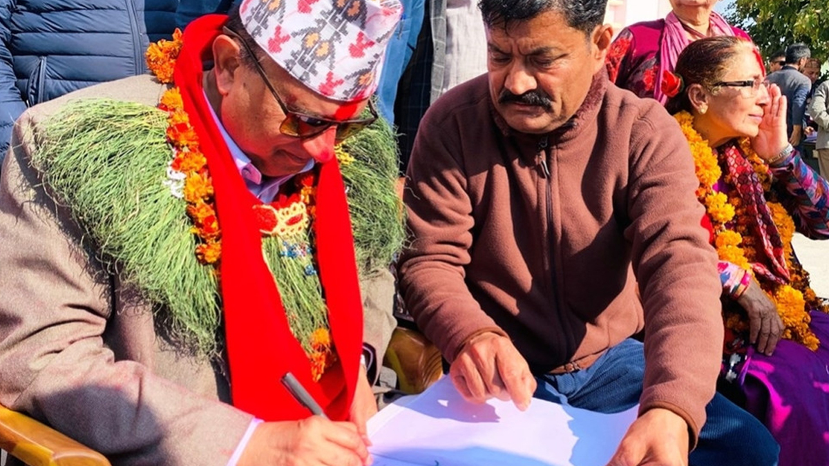 दाङ २मा एमाले महासचिव पोखरेलले दर्ता गराए उम्मेदवारी