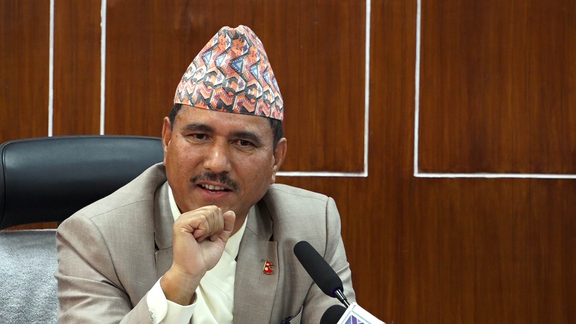 महालेखापरीक्षक घुसमा कहिल्यै संलग्न हुँदैन  : महालेखा परीक्षक राया