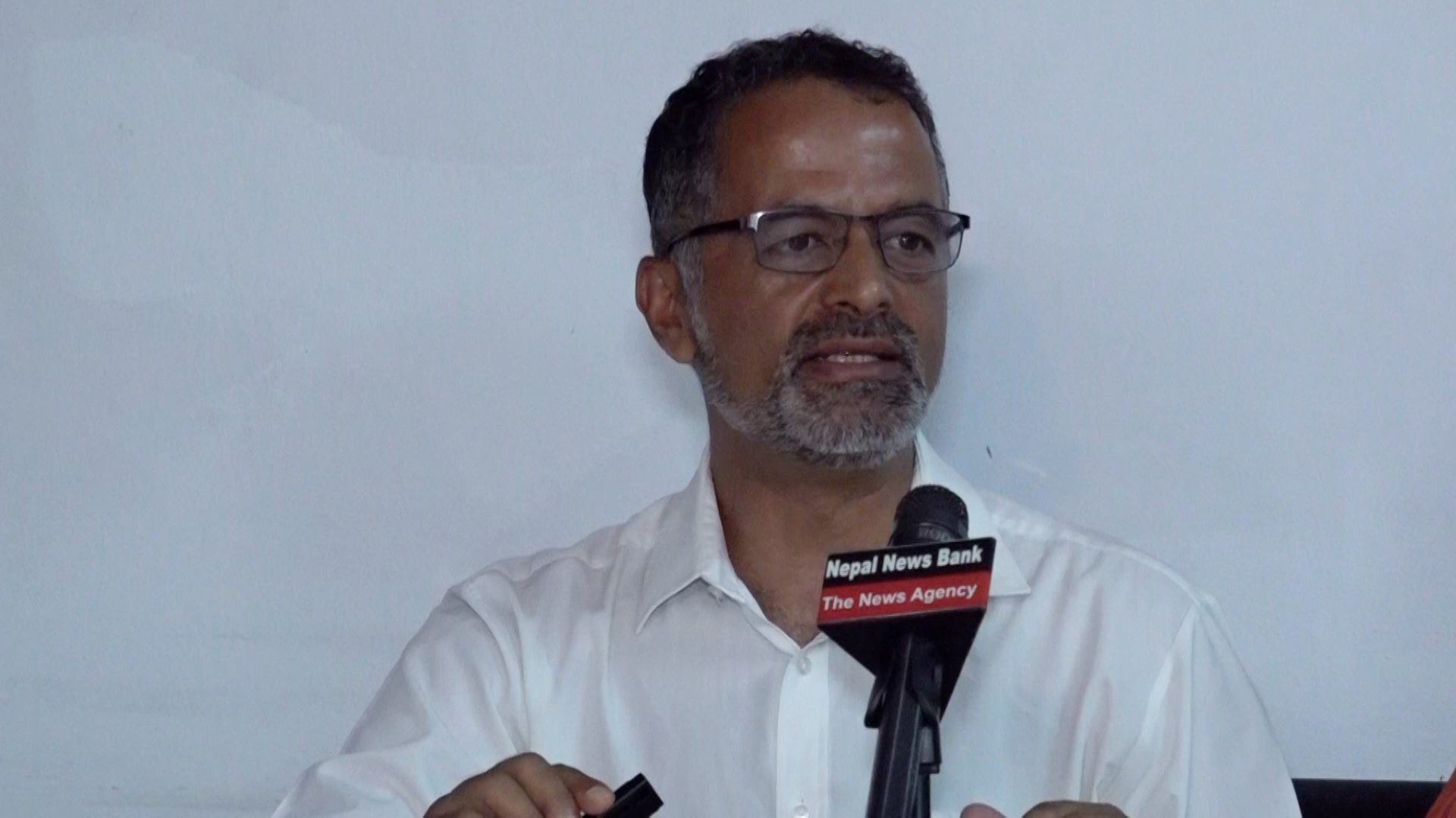 पारलैङ्गिक व्यक्तिलाई नागरिकता रोक्न दबाब दिएको आरोपप्रति पन्तको खण्डन