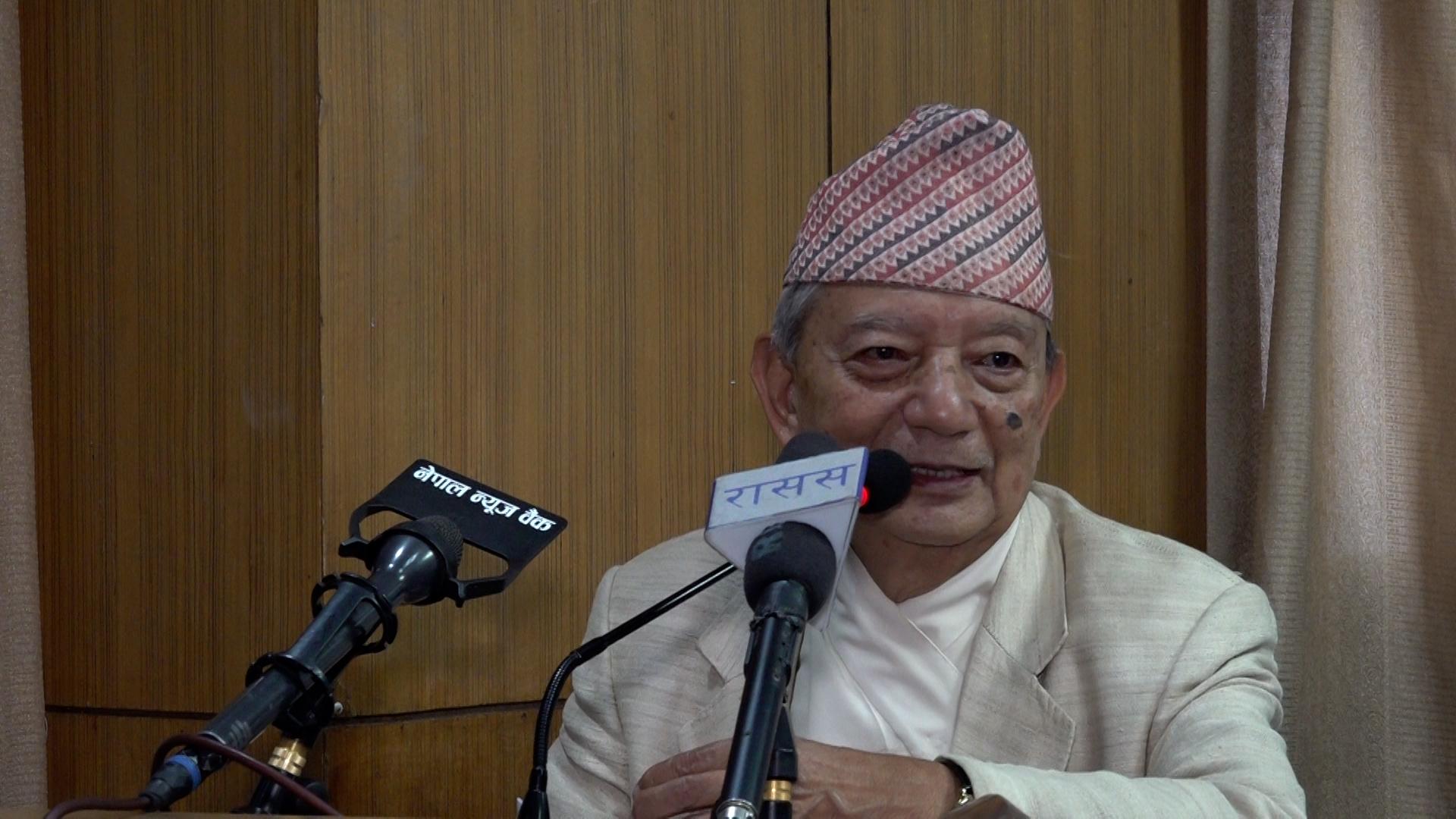 विदेशमा रहेका नेपालीहरुको मताधिकारसँगै नियमन पनि आवश्यक
