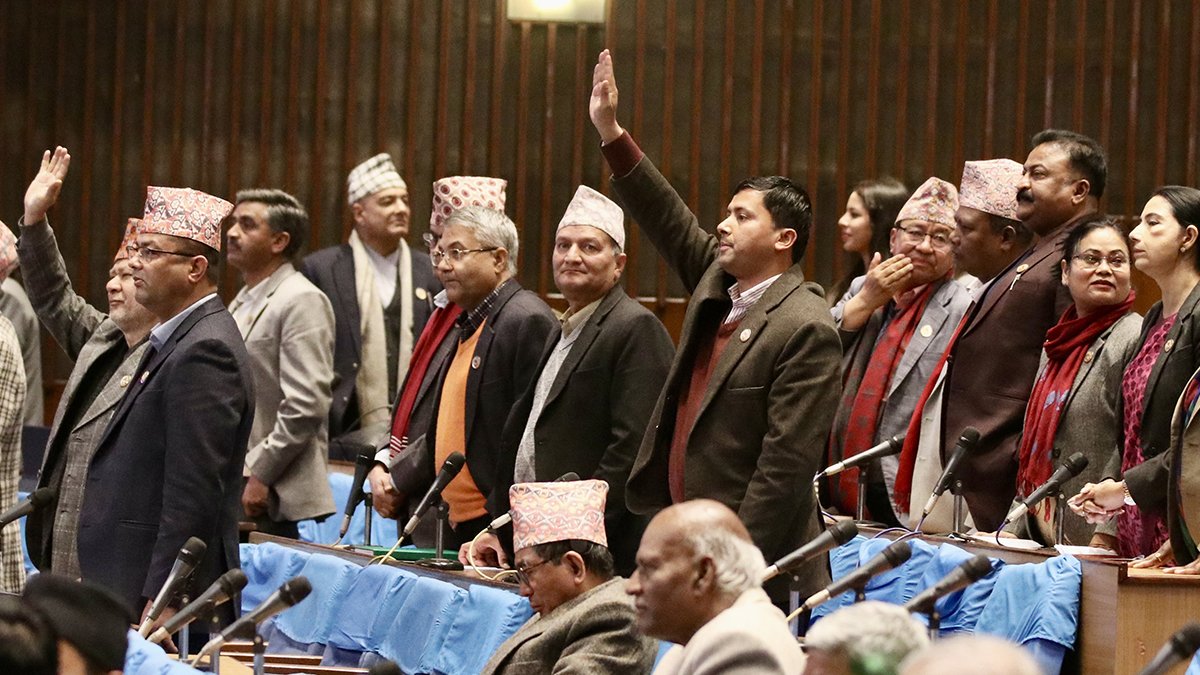 विवादित मन्त्रीबारे प्रधानमन्त्रीले आजै जवाफ दिनुपर्ने एमालेकाे माग