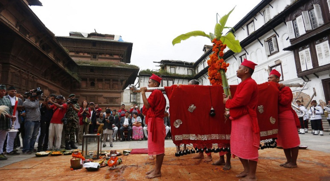 फुलपाती भित्र्याइँदै, भक्तपुरमा बुधबार नै भित्र्याइयो