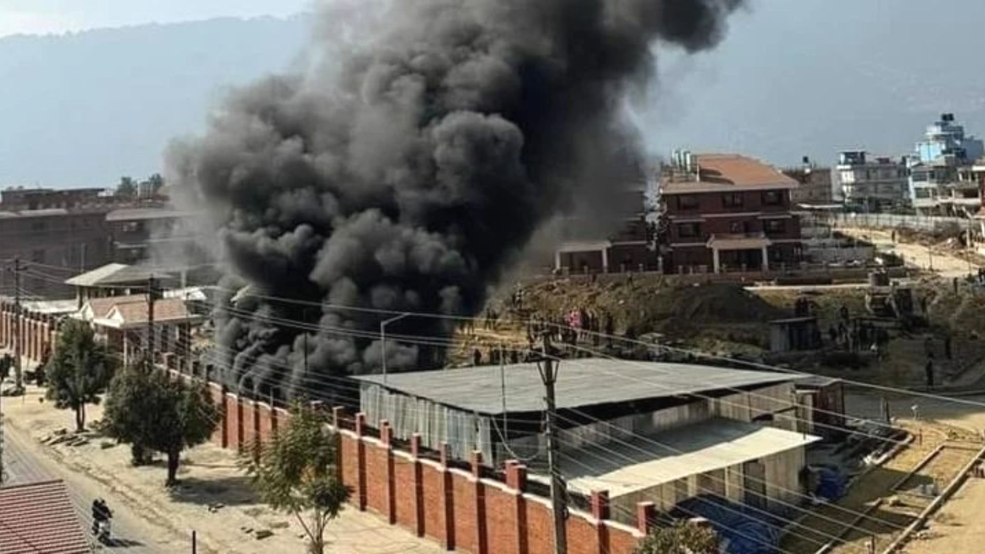 भैसेपाटीमा मन्त्रीको क्वार्टरसँगै टहरामा आगलागी