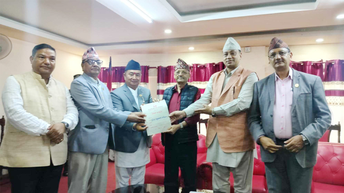 कांग्रेसका बहादुर सिंह लामाद्धारा बागमतीकाे मुख्यमन्त्रीमा दाबी पेश