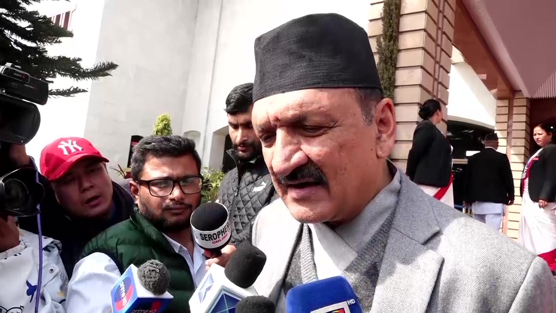 लघुवित्तपीडितको मागप्रति सरकार गम्भीर : अर्थमन्त्री