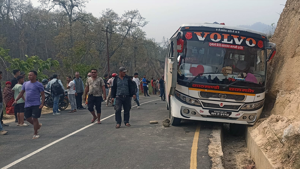 सिन्धुलीको तीनपाटन जोगेमा सवारी दुर्घटना हुँदा एकको मृत्यु