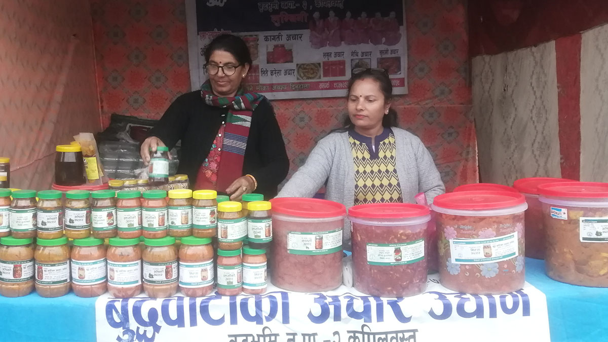 अचार बिक्रीबाट आत्मनिर्भर बन्दै बुद्धभूमिका महिला