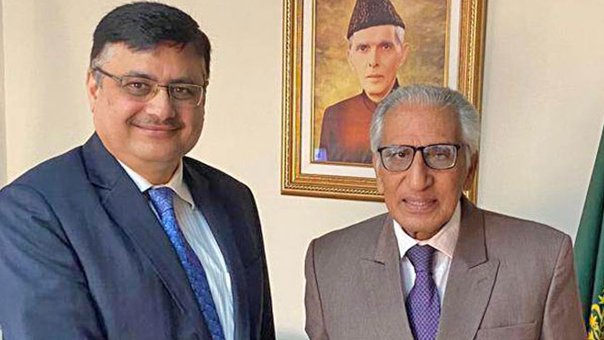 राजदूत अधिकारीले भेटे पाकिस्तानी प्रधानमन्त्रीका विदेश मामिला सहायक