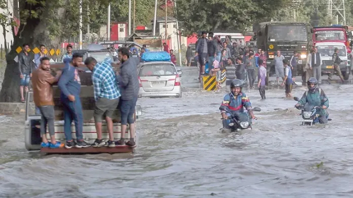 अफगानिस्तानमा भीषण हिमपहिरो र बाढी