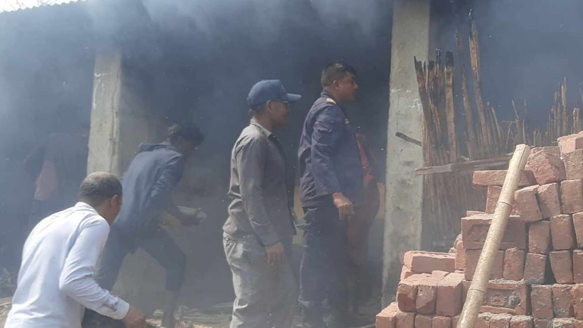 आगलागीबाट तीन जना घाइते