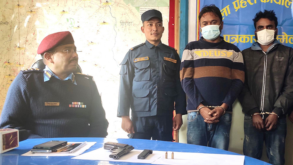 धनुषामा पेस्तोलसहित दुईजना पक्राउ