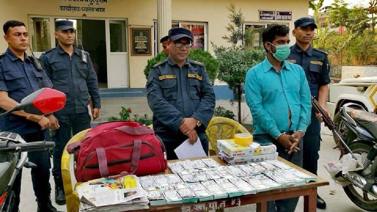 नक्कली नोटसहित एक जना पक्राउ