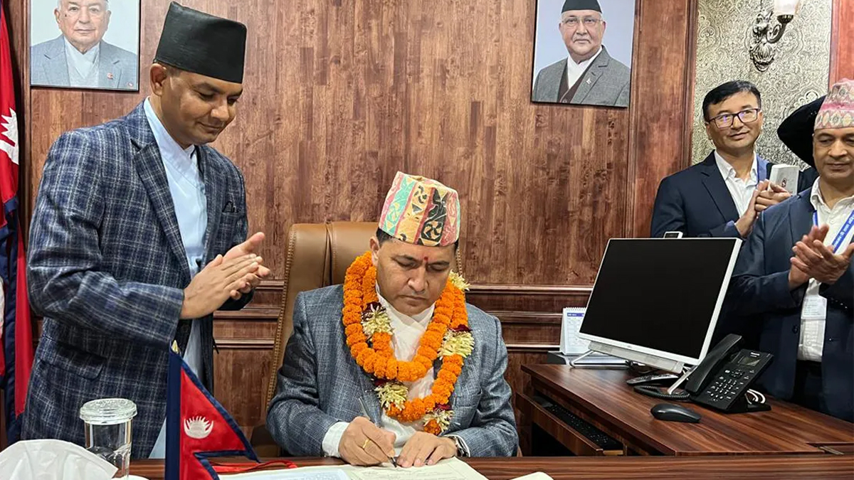 नवनियुक्त मुख्यसचिव अर्यालले गरे पदबहाली