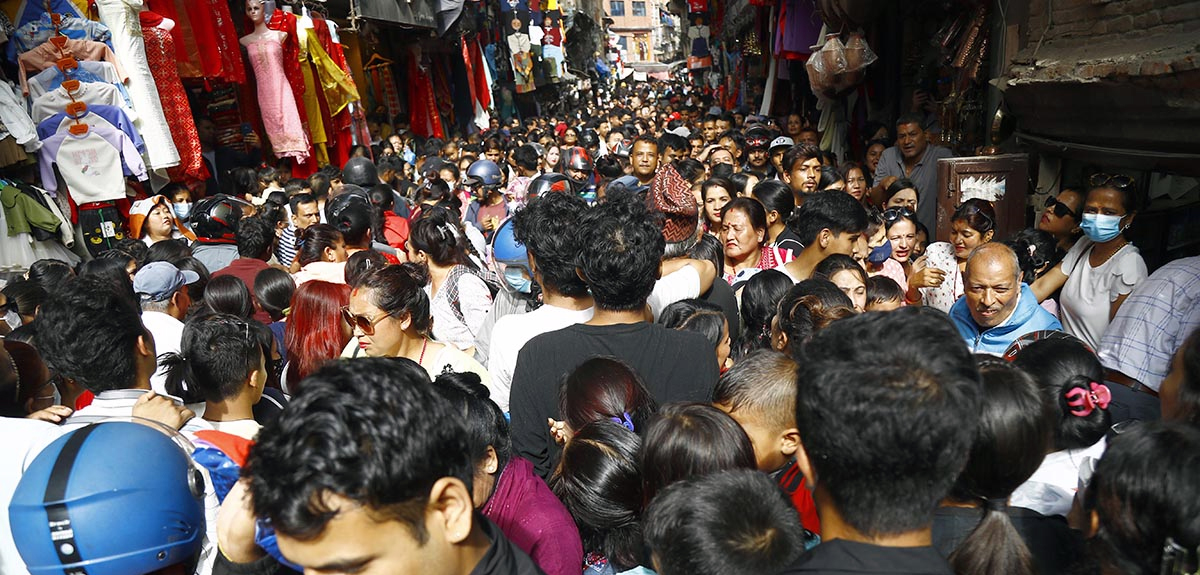 असनमा दसैंको किनमेल गर्नेको भिड [तस्बिरहरू]
