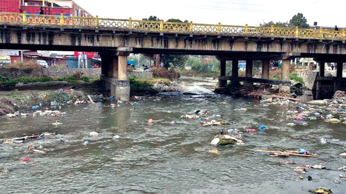 गर्मी बढेसँगै वाग्मतीको दुर्गन्ध बढ्यो