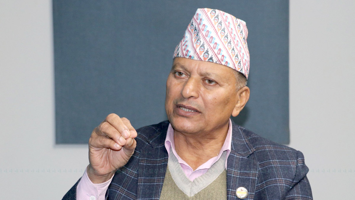 घुस प्रकरणमा मुछिएका मन्त्री अधिकारीले पत्रकार सम्मेलन गर्दै 