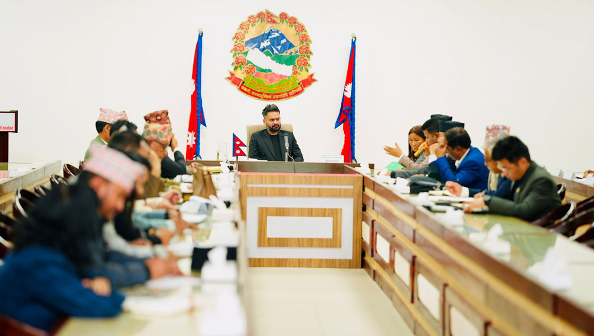 प्रधानमन्त्री शाहद्वारा सांसदहरूसँग छलफल