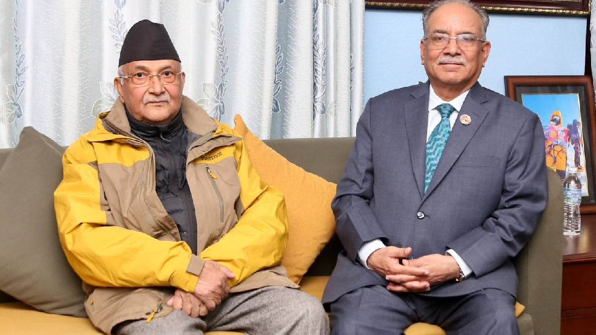 ओली भेट्न बालकाेट पुगे प्रधानमन्त्री प्रचण्ड