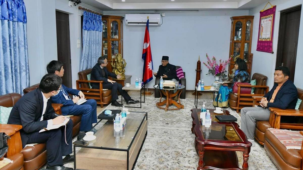 ओली भेट्न बालकाेट पुगे चिनियाँ राजदूत साेङ