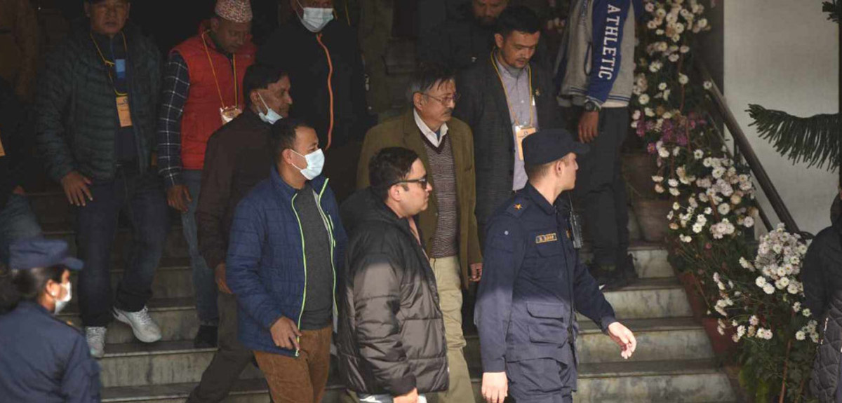 रिहा भए बालकृष्ण खाण