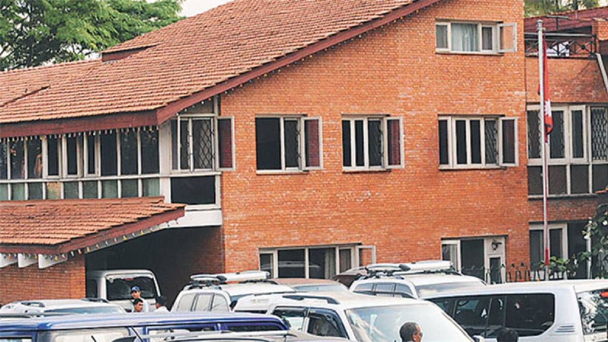 गठबन्धन बैठक स्थगित, देउवा र खड्का बालुवाटारमा 