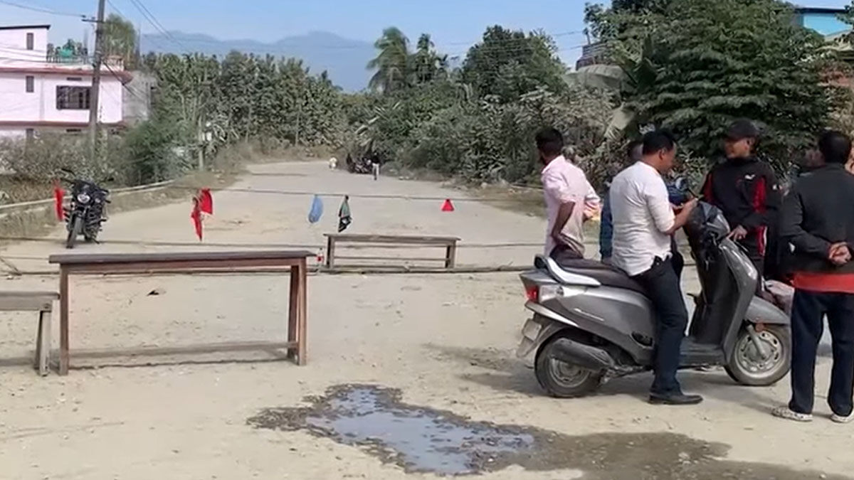 मोरङमा वडाध्याक्षकै अगुवाइमा बाटो अवरुद्ध