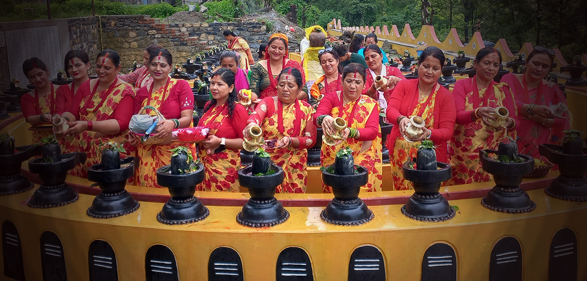 साउनको अन्तिम सोमबार : शिवालयमा भक्तजनको घुइँचो (फाेटाेफिचर)