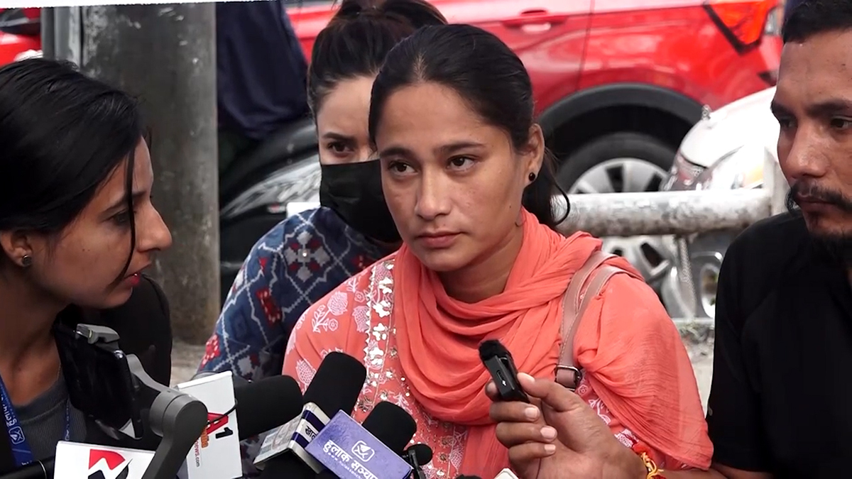 पत्रकार सम्मेलनमा बेहोस भइन् भारती