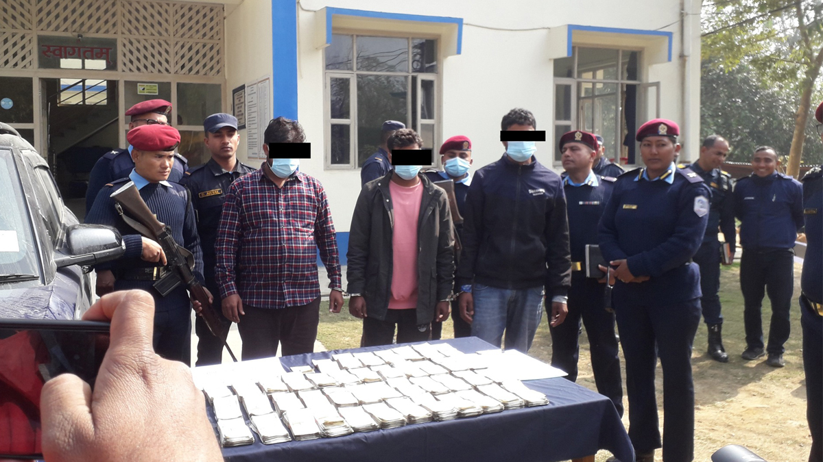 कपिलवस्तुमा २१ लाख अवैध भारतीय रुपैयाँसहित तीन जना पक्राउ 